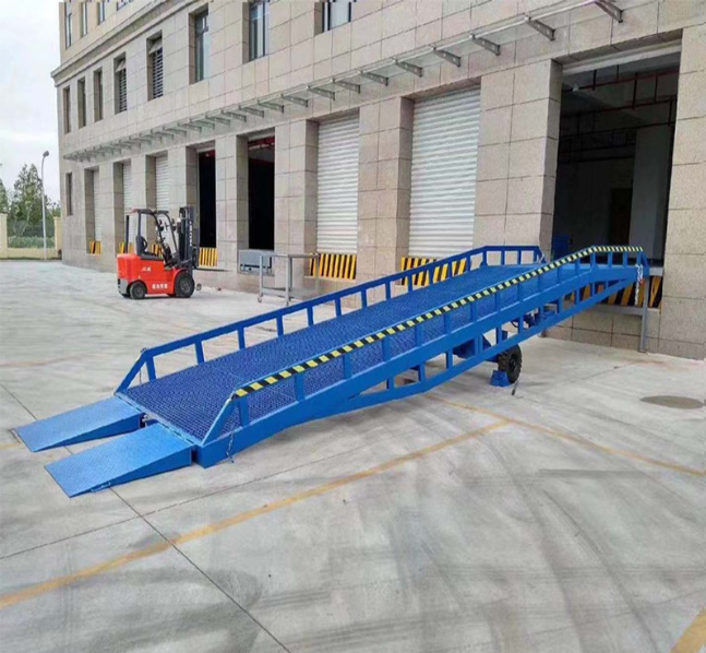 月湖移动式登车桥装卸